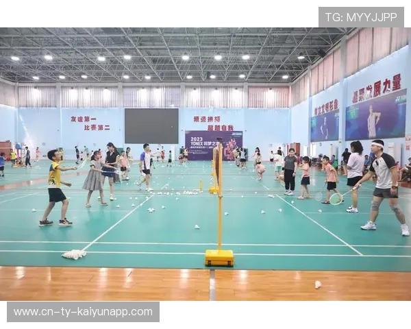 羽毛球训练班与社区合作举办周末体验课,体育馆羽毛球培训 羽毛球训练班与社区合作举办周末体验课,体育馆羽毛球培训