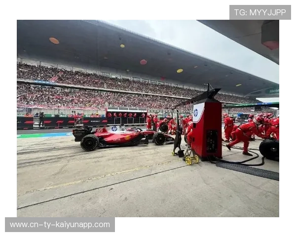 F1赛道出现安全车致比赛战略大洗牌 F1赛道出现安全车致比赛战略大洗牌