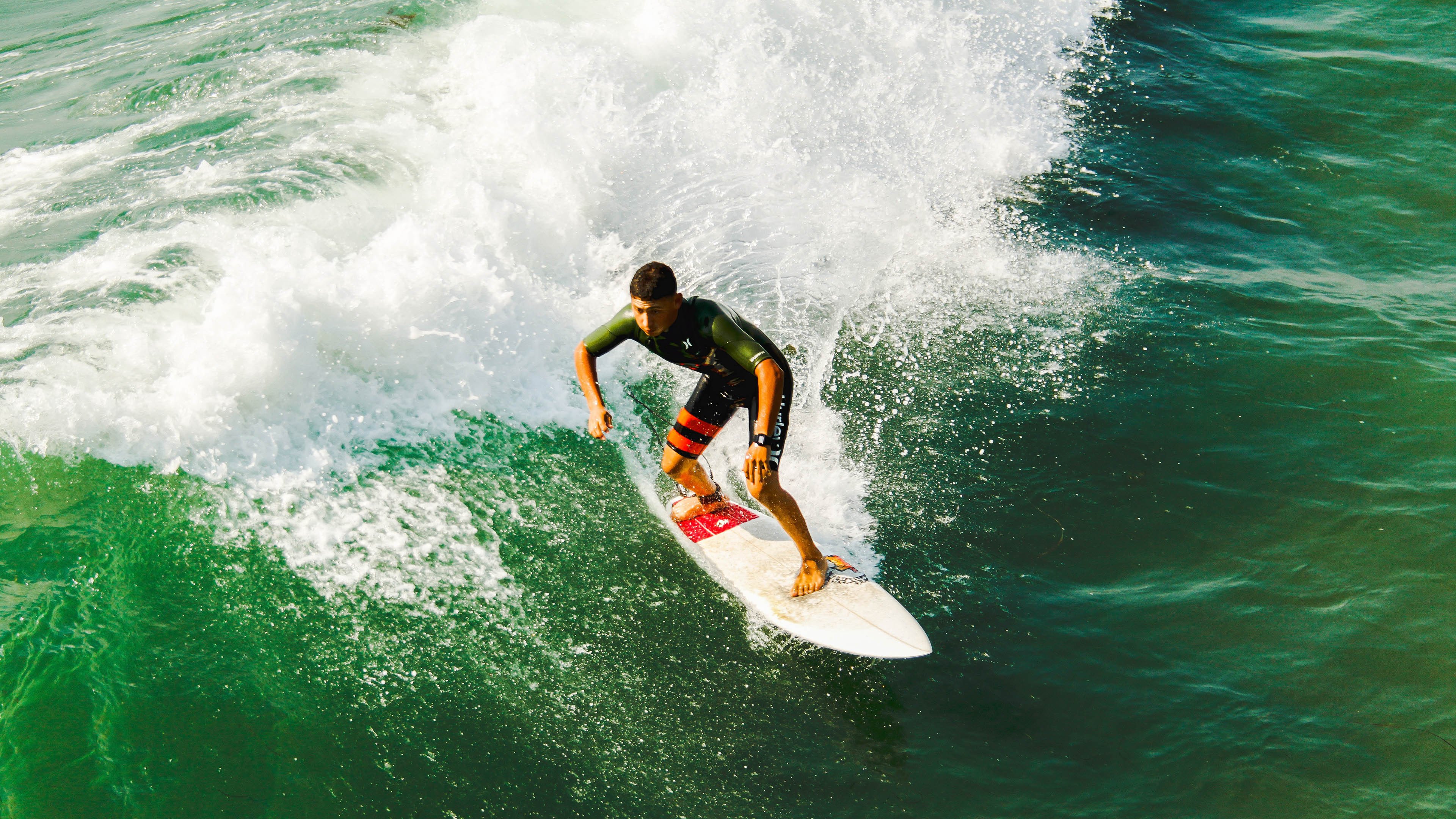詹姆斯带领球队完成逆转锁定季后赛，詹姆斯转了多少次队
