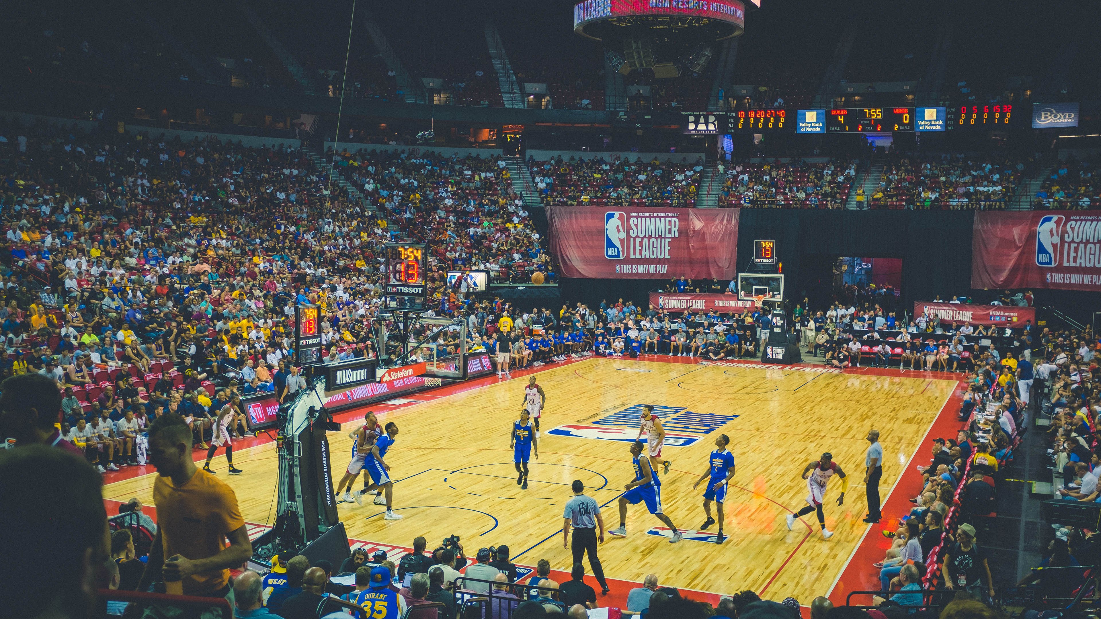 开云体育官网-小胖笑得灿烂！樊振东英超首秀社交平台火爆